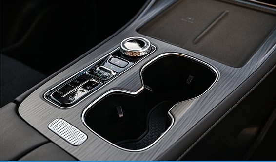 Consola central funcional y refinada